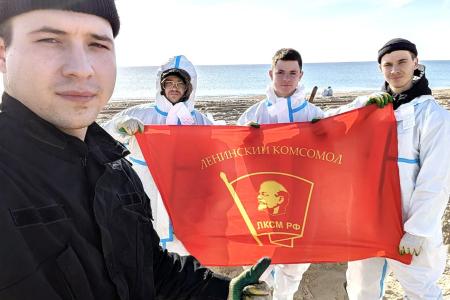Луганский комсомол принял участие в ликвидации экологической катастрофы в Анапе