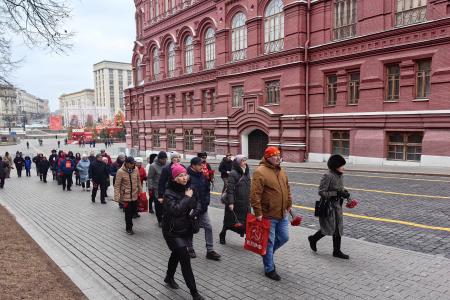 Делегация из Ивановской области почтила память Михаила Фрунзе у Кремлёвской стены