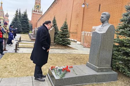 Делегация из Ивановской области почтила память Михаила Фрунзе у Кремлёвской стены