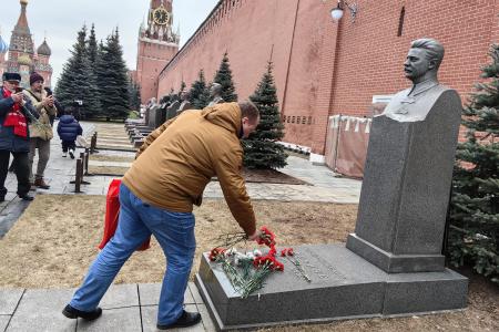 Делегация из Ивановской области почтила память Михаила Фрунзе у Кремлёвской стены