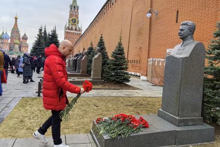 Делегация из Ивановской области почтила память Михаила Фрунзе у Кремлёвской стены