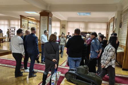 Делегация из Ивановской области почтила память Михаила Фрунзе у Кремлёвской стены