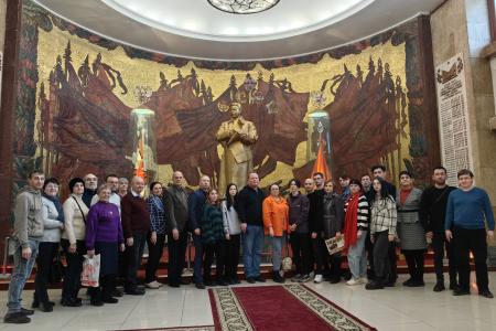 Делегация из Ивановской области почтила память Михаила Фрунзе у Кремлёвской стены