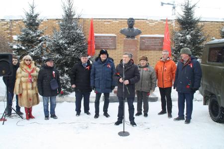 Новосибирские коммунисты отправили гуманитарный груз на Курский фронт