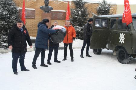 Новосибирские коммунисты отправили гуманитарный груз на Курский фронт