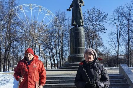 Ивановские коммунисты отметили 107-ю годовщину Красной Армии