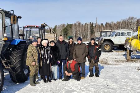 Лидер коммунистов Тюменской области Тамара Казанцева посетила труднодоступные территории Заболотья, где встретилась с бригадой, построившей зимники