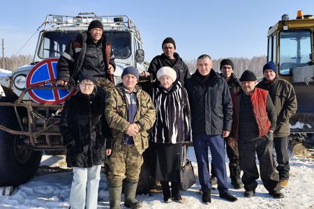 Лидер коммунистов Тюменской области Тамара Казанцева посетила труднодоступные территории Заболотья, где встретилась с бригадой, построившей зимники