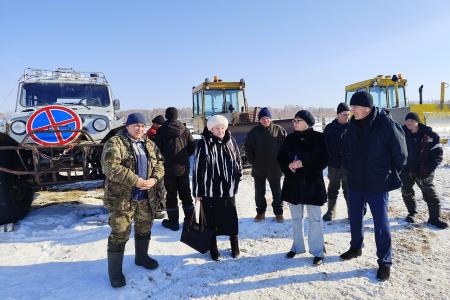 Лидер коммунистов Тюменской области Тамара Казанцева посетила труднодоступные территории Заболотья, где встретилась с бригадой, построившей зимники