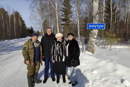 Лидер коммунистов Тюменской области Тамара Казанцева посетила труднодоступные территории Заболотья, где встретилась с бригадой, построившей зимники