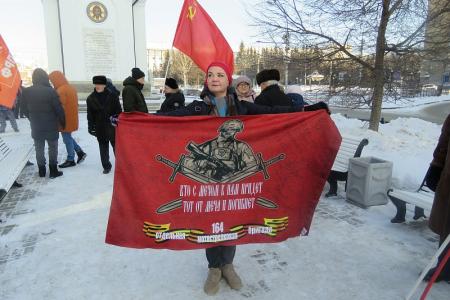 Новосибирские коммунисты отметили День Советской армии шествием и митингом в центре города