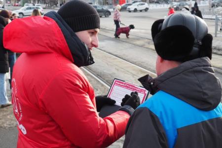 Свердловские коммунисты ведут сбор подписей в поддержку инициатив, вынесенных на "Народный референдум КПРФ"