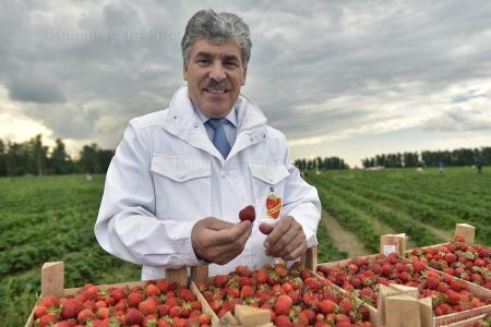 Поздравление Председателя ЦК КПРФ Г.А. Зюганова - П.Н. Грудинину в связи с 30-летием его плодотворной работы по руководству совхозом им. Ленина