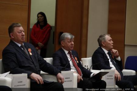 Г.А. Зюганов наградил депутатов фракции КПРФ в Госдуме