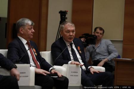 Г.А. Зюганов наградил депутатов фракции КПРФ в Госдуме
