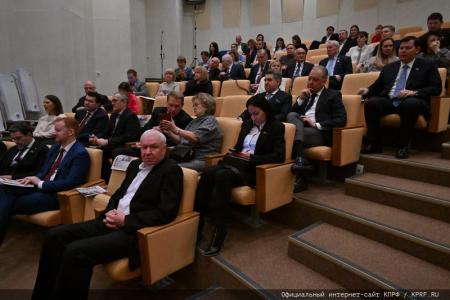 Г.А. Зюганов наградил депутатов фракции КПРФ в Госдуме