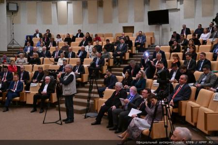 Г.А. Зюганов наградил депутатов фракции КПРФ в Госдуме