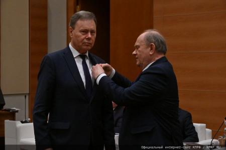 Г.А. Зюганов наградил депутатов фракции КПРФ в Госдуме