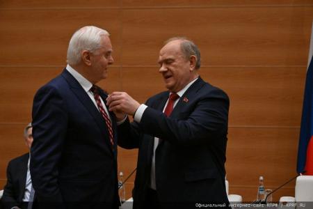 Г.А. Зюганов наградил депутатов фракции КПРФ в Госдуме