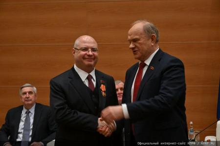 Г.А. Зюганов наградил депутатов фракции КПРФ в Госдуме