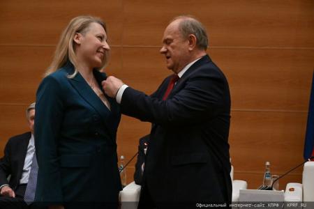 Г.А. Зюганов наградил депутатов фракции КПРФ в Госдуме