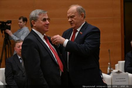 Г.А. Зюганов наградил депутатов фракции КПРФ в Госдуме