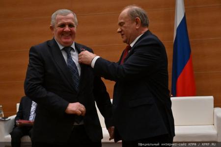 Г.А. Зюганов наградил депутатов фракции КПРФ в Госдуме