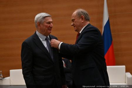 Г.А. Зюганов наградил депутатов фракции КПРФ в Госдуме