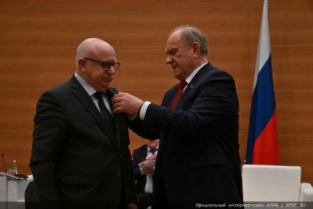 Г.А. Зюганов наградил депутатов фракции КПРФ в Госдуме