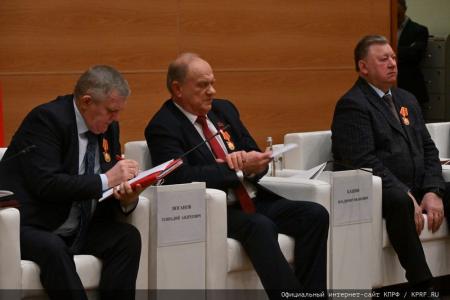 Г.А. Зюганов наградил депутатов фракции КПРФ в Госдуме