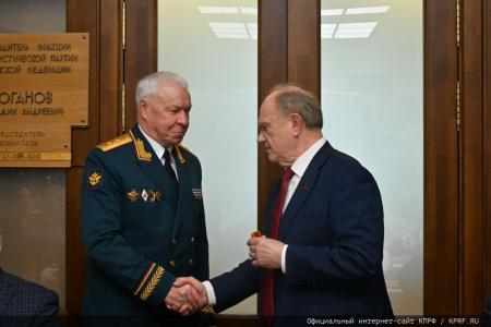 Накануне Дня защитника Отечества Г.А. Зюганов наградил ветеранов вооруженных сил, силовых структур и военно-промышленного комплекса