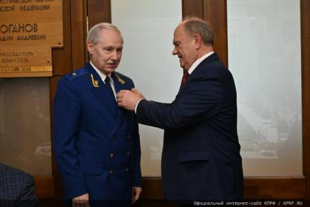 Накануне Дня защитника Отечества Г.А. Зюганов наградил ветеранов вооруженных сил, силовых структур и военно-промышленного комплекса