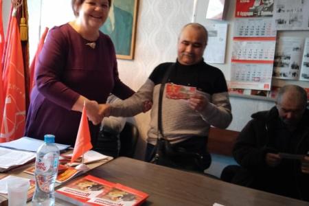 Коммунисты Забайкалья пронесли Знамёна Победы по центру краевой столицы в честь Дня Советской Армии и Военно-Морского Флота