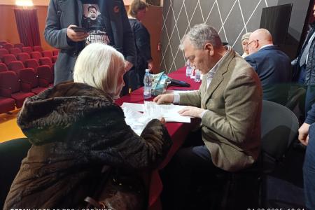 Леонид Калашников провел встречу с избирателями в Тольятти