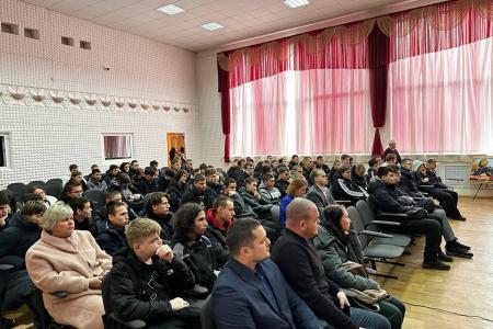 Член ЦК КПРФ, сенатор РФ А.М. Гибатдинов продолжает серию уроков патриотического воспитания молодежи на базе образовательных учреждений Ульяновской области