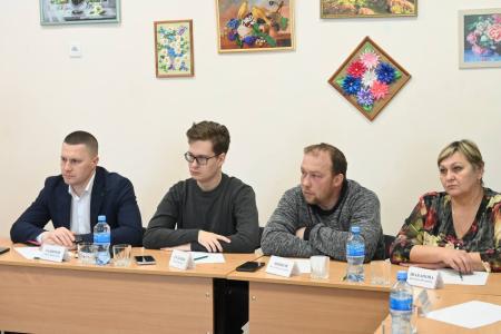 Ульяновская область. В Тереньгульском районе прошла встреча партийного актива с губернатором Алексеем Русских, сенатором РФ Айратом Гибатдиновым и секретарем Ульяновского областного Комитета КПРФ Рамилем Хакимовым