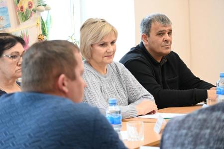 Ульяновская область. В Тереньгульском районе прошла встреча партийного актива с губернатором Алексеем Русских, сенатором РФ Айратом Гибатдиновым и секретарем Ульяновского областного Комитета КПРФ Рамилем Хакимовым