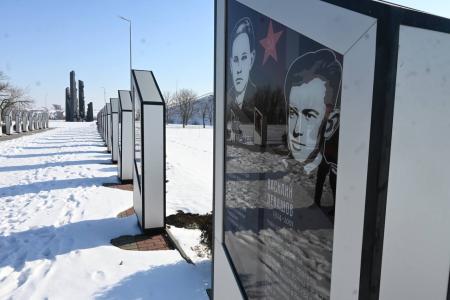 Член ЦК КПРФ, сенатор РФ Айрат Гибатдинов почтил память героев-молодогвардейцев