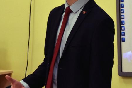 Красноярские комсомольцы провели патриотический урок «Знамя нашей Победы»