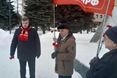 Коммунисты Архангельской области отметили День Советской Армии и Военно-Морского флота