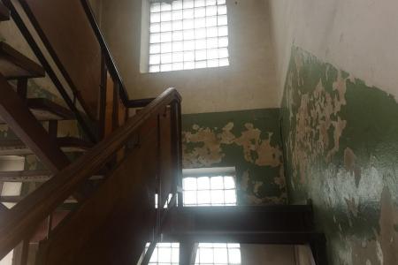 Алтайский край. Анжелика Глазкова: Жители Новоалтайска жалуются на аварийное состояние дома, в Токарево отсутствует общественный транспорт