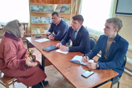 Волгоград. Депутаты фракции КПРФ провели прием граждан по личным вопросам