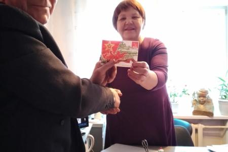 Коммунисты Забайкалья пронесли Знамёна Победы по центру краевой столицы в честь Дня Советской Армии и Военно-Морского Флота