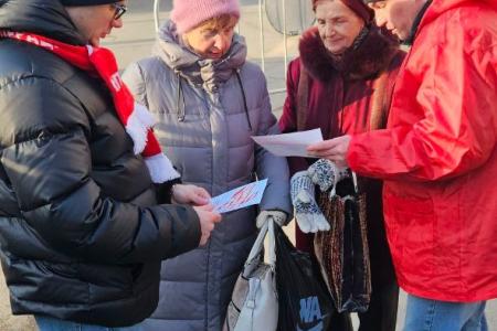 Секретарь ЦК КПРФ Владимир Исаков с калужскими коммунистами и комсомольцами дал старт всероссийскому народному референдуму КПРФ