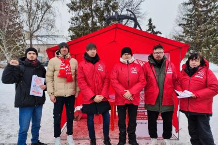 Пензенские коммунисты продолжают проводить Народный референдум на улицах города