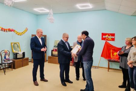 Московская область. Депутат КПРФ Александр Наумов наградил озерских волонтеров