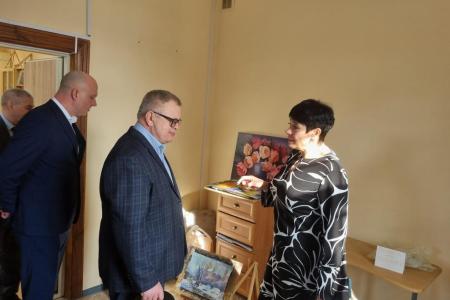 Руководитель фракции КПРФ в Мособлдуме Александр Наумов вручил награды волонтерам