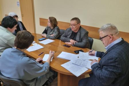 Руководитель фракции КПРФ в Московской областной Думе Александр Наумов провел прием жителей в Домодедове