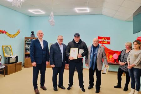 Московская область. Депутат КПРФ Александр Наумов наградил озерских волонтеров