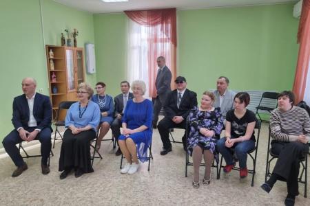 Руководитель фракции КПРФ в Мособлдуме Александр Наумов вручил награды волонтерам
